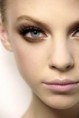 /album/fotogalerij-make-up/inspiratie-voor-gouden-oogschaduw-07-jpg/